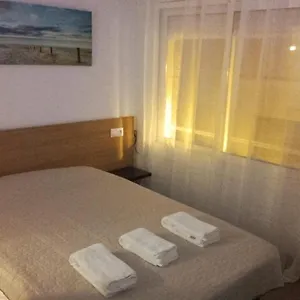 Economica Con Bano Privado En Pleno Centro De Figueres (Girona)